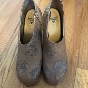 Like new- John Fluevog booties